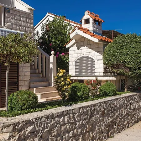 Beautiful Apartment In Okrug Gornji *