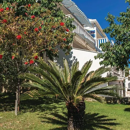 Дом отдыха Beautiful Apartment In Okrug Gornji *